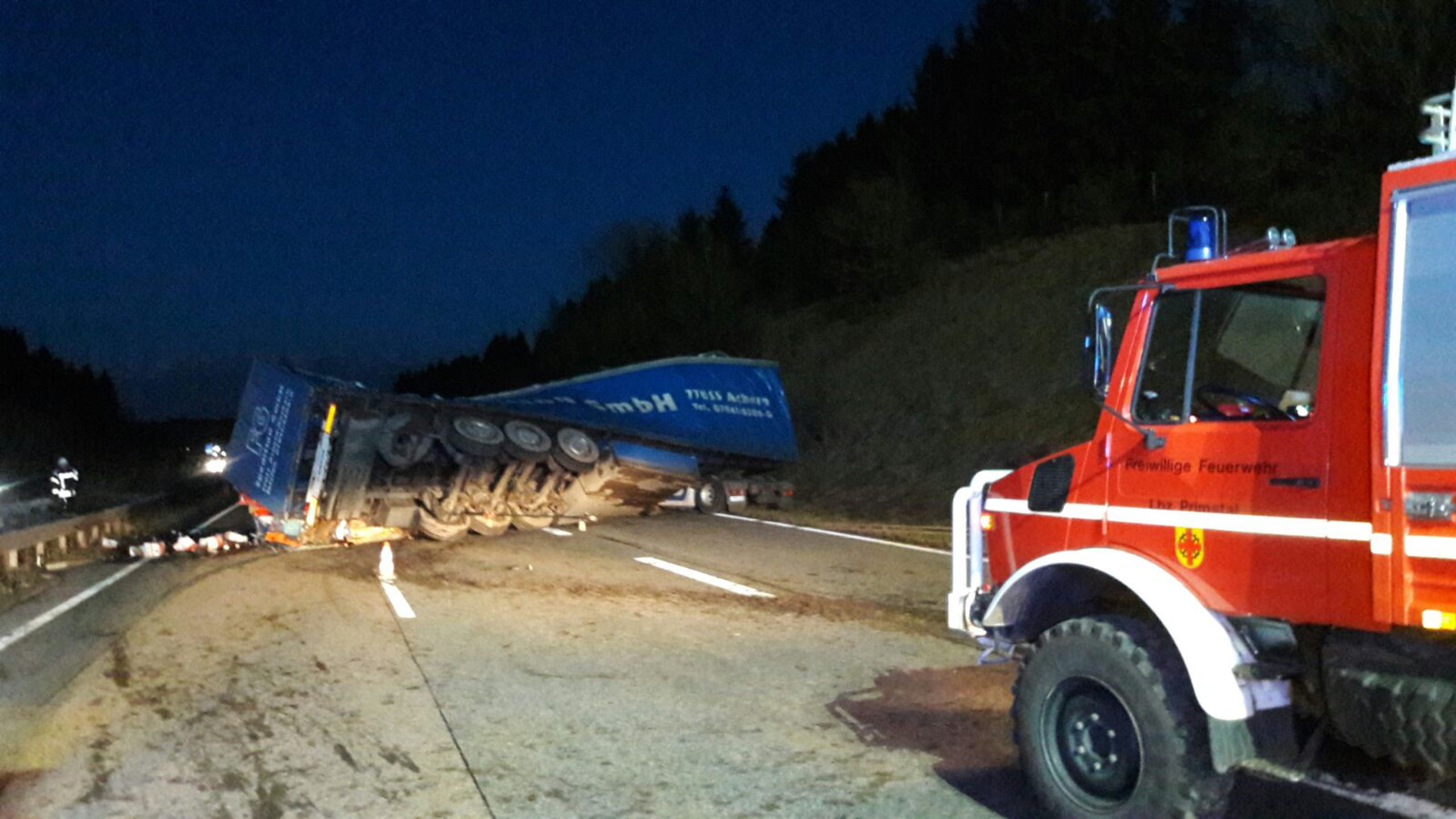 LKW Mit Wein Und Spirituosen Kippt Auf A1 Um – Blaulichtreport-Saarland.de