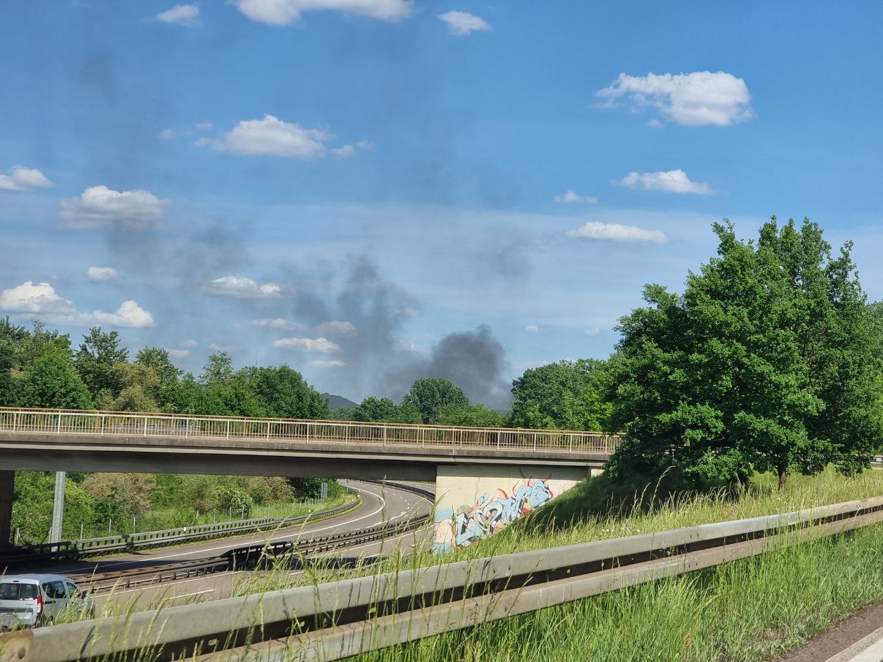 LKW Stürzt Von Brücke Auf A620 – VOLLSPERRUNG! – Blaulichtreport ...