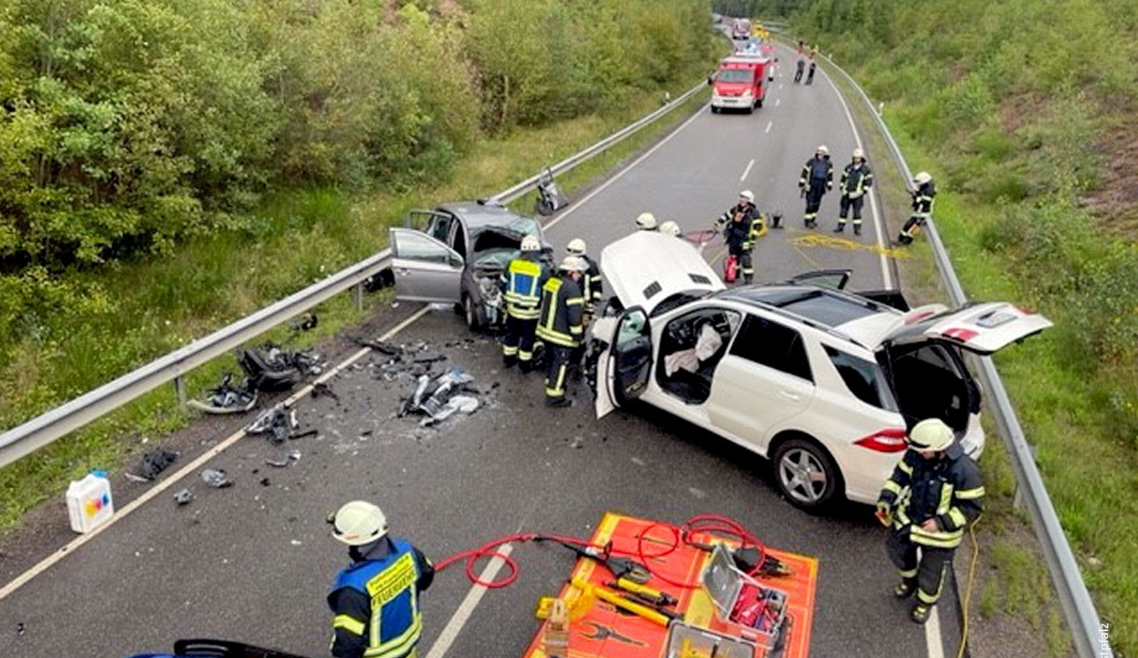 Frontalcrash Auf B37: Gesundheitlicher Notfall Führt Zu Schwerem Unfall ...