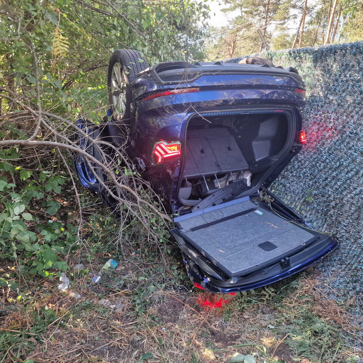 Auto Kracht Durch Leitplanke – Schwerer Unfall Auf A6 Richtung ...