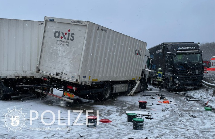 Massenkarambolage Auf A6 Mit 18 Fahrzeugen Und Zwei Verletzten ...