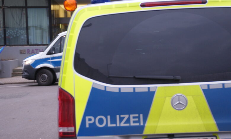 Polizei vor Sankt ingberter Rathaus