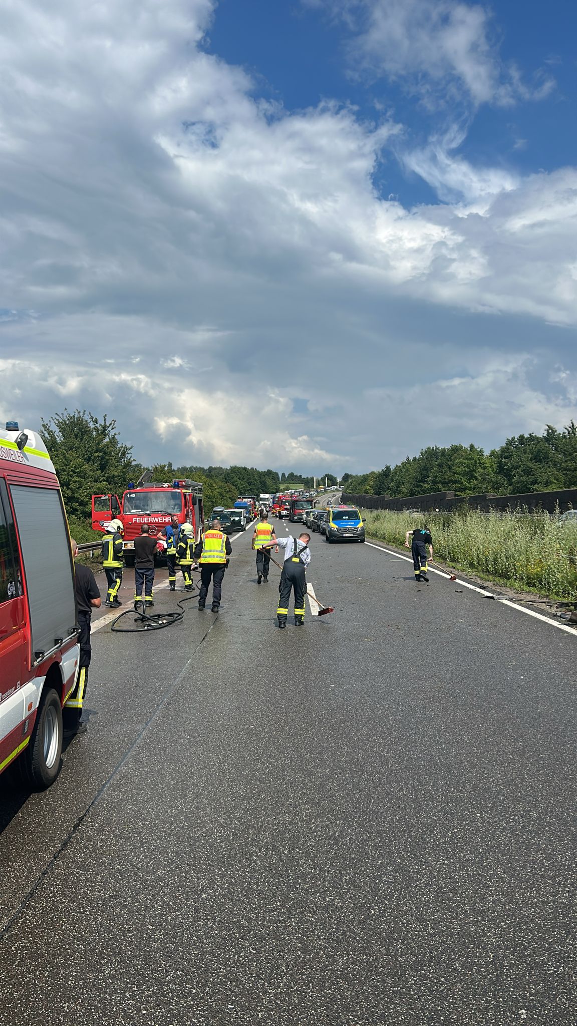 Schwerer Verkehrsunfall auf der A8 bei Heusweiler: Autobahn Richtung ...