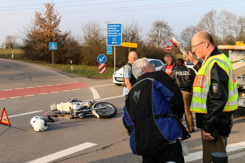 Motorradfahrerin (45) bei Unfall in Kirkel verletzt - Blaulichtreport-Saarland